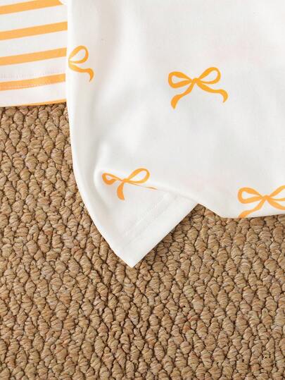 SHEIN Playful Pals 3 حزمة تيشيرتات بناتية كاجوال مزينة بطبعات الأزهار والخطوط مع كشكشة على الذيل وياقة مستديرة، ناعمة ومريحة، مناسبة للخروجات الربيعية والصيفية والهدايا، من 3 أشهر إلى 3 سنوات