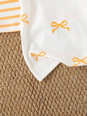 SHEIN Playful Pals 3 حزمة تيشيرتات بناتية كاجوال مزينة بطبعات الأزهار والخطوط مع كشكشة على الذيل وياقة مستديرة، ناعمة ومريحة، مناسبة للخروجات الربيعية والصيفية والهدايا، من 3 أشهر إلى 3 سنوات