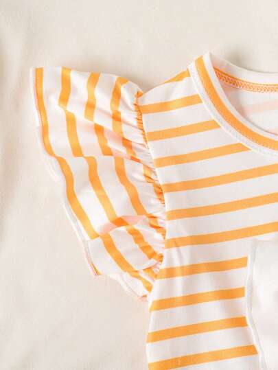 SHEIN Playful Pals 3 حزمة تيشيرتات بناتية كاجوال مزينة بطبعات الأزهار والخطوط مع كشكشة على الذيل وياقة مستديرة، ناعمة ومريحة، مناسبة للخروجات الربيعية والصيفية والهدايا، من 3 أشهر إلى 3 سنوات