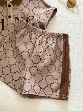 SHEIN مجموعة قميص بولو كاكي بأكمام قصيرة وشورت للأطفال الصغار 2 قطعة، ملابس صيفية للأولاد الرضع