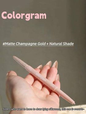 قلم تحديد الشفاه ذو الطرفين من Colorgram بملمس مطفي، يتميز بتصميم متعدد الوظائف، يجمع بذكاء بين وظيفة الهايلايتر والتحديد لمكياج محترف سهل. نسيجه الكريمي فائق النعومة يطبق بسهولة، مما يسمح بتطبيق دقيق على خط الرموش السفلي، ويكبر ويضيء العينين على الفور. ع
