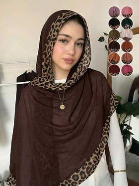 قطعة واحدة من الحجاب ذو اللون الأحادي بطبعة جلد النمر على الحافة والتفاصيل المطوية للنساء، مناسب لجميع الفصول، متعدد الاستخدامات، وشاح، غطاء للرأس، كاب، شال، يمكن ارتداؤه يوميًا أو في المناسبات الخاصة، ويمكن استخدامه كإكسسوار للفستان، ويوفر الحماية من الر