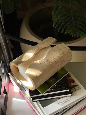 1 قطعة صندوق مناديل بتصميم منحني مستطيل بطراز وابي سابي | مصنوع من مادة الراتنج، تصميم بسيط، مناسب لديكور الحمام أو غرفة المعيشة أو المكتب، متوفر باللونين الأسود والبيج، ديكور وإكسسوارات الحمام، صندوق مناديل بطراز وابي سابي الرجعي، صندوق مناديل بنسيج شرقي