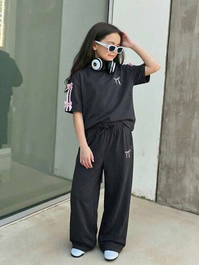 SHEIN Firerie Kids مجموعة تي شيرت فضفاض مطبوع مع فيونكة وبنطلون للبنات المراهقات، موضة كاجوال مريحة للاستخدام اليومي، قطعتان