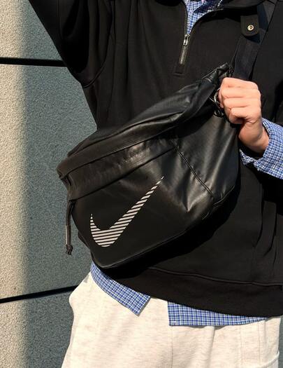 Nike حقيبة كتف/حقيبة كروس بودي/حقيبة خصر عاكسة للضوء من نايكي، تصميم للجنسين/للأزواج، أسود