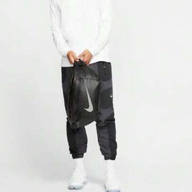 Nike حقيبة كتف/حقيبة كروس بودي/حقيبة خصر عاكسة للضوء من نايكي، تصميم للجنسين/للأزواج، أسود