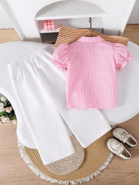 SHEIN Genkimix Kids طقم قميص أكمام قصيرة مطبوع بخطوط وبنطلون أحادي اللون للفتاة الصغيرة، قطعتان