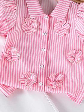SHEIN Genkimix Kids طقم قميص أكمام قصيرة مطبوع بخطوط وبنطلون أحادي اللون للفتاة الصغيرة، قطعتان