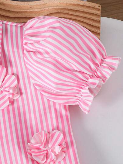 SHEIN Genkimix Kids طقم قميص أكمام قصيرة مطبوع بخطوط وبنطلون أحادي اللون للفتاة الصغيرة، قطعتان