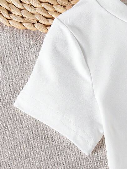 SHEIN Vintaside Kids مجموعة قميص كنزة بياض قصير الأكمام مطبوع بطباعة أقلام ملونة وشورت كاجوال مخطط مناسبة للأطفال من عمر 0-3 سنوات، مناسبة للارتداء اليومي الصيفي والاحتفالات