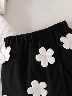 SHEIN Explorewe طقم بنطلون قصير ولباس علوي كشكشة للبنات الصغيرات، مزين بفيونكة وخرز، قطعتان