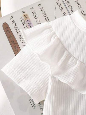 SHEIN Explorewe طقم بنطلون قصير ولباس علوي كشكشة للبنات الصغيرات، مزين بفيونكة وخرز، قطعتان