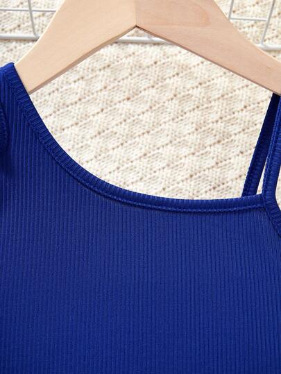 SHEIN طقم ملابس كاجوال للفتاة الصغيرة يتكون من ملابس علوية لون سادة وبنطال واسع الساق مطبوع بنقشة الزهور للارتداء اليومي والعطلات