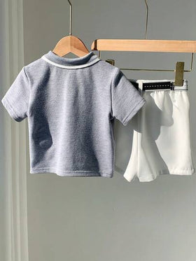 SHEIN مجموعة قميص بولو أكمام قصيرة رمادي وشورت خصر مطاطي مع حزام مناسبة للأولاد الرضع في الصيف، مناسبة لحفلات عيد الميلاد والحفلات المسائية والأعراس وحفلات استقبال المولود الجديد وعيد الميلاد الأول