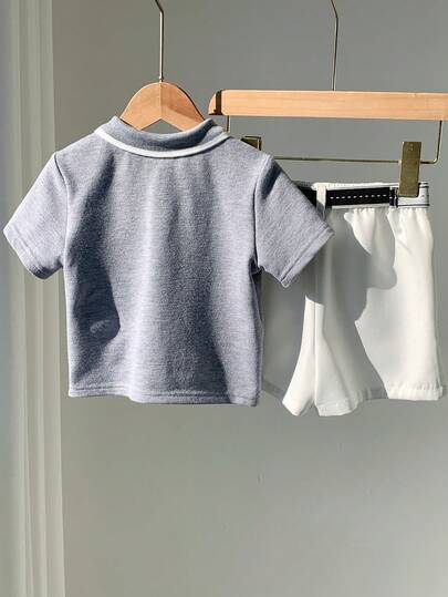 SHEIN مجموعة قميص بولو أكمام قصيرة رمادي وشورت خصر مطاطي مع حزام مناسبة للأولاد الرضع في الصيف، مناسبة لحفلات عيد الميلاد والحفلات المسائية والأعراس وحفلات استقبال المولود الجديد وعيد الميلاد الأول
