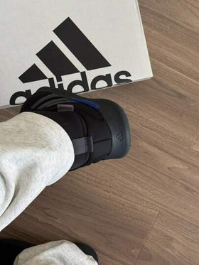 Adidas أديداس أديبوف دافئة، متينة، مانعة للانزلاق، بوت ثلج قصيرة مريحة، يناسب الجنسين، أسود