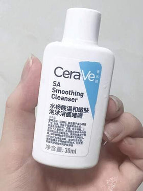 CeraVe كريم تنظيف لطيف، مناسب للبشرة الجافة والخشنة والغير متساوية، متوفر بحجم 30مل/236مل. هذا المنظف الجيلي الذي يحتوي على 0.5% من حمض السالسيليك يحتوي على 3 سيراميدات أساسية، حمض الهيالورونيك والنياسيناميد، يقشر بلطف