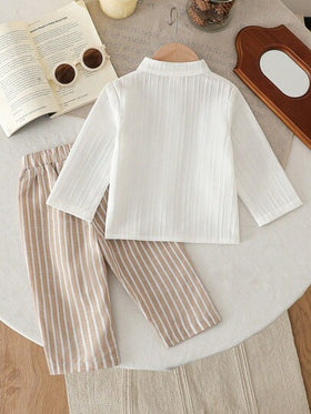 SHEIN Vintaside Kids ملابس علوية أطفال ذو أكمام قصيرة وياقة مع أزرار وجيوب، مع شورت ذو خصر مطاطي، طقم ملابس كاجوال فضفاض مريح، وصول جديد للصيف، قطعتان
