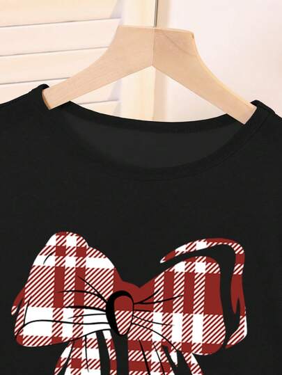 SHEIN Genkimix Kids طقم بيجامة فتاة مراهقة مكون من قطعتين - ملابس علوية طويلة الأكمام من الحرير الحليبي بطبعة الفراشة السوداء والمربعات، وبنطلون مربعات فضفاض، موضة مريحة للعودة إلى المدرسة
