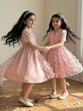 SHEIN معطف فتاة صغيرة مع طوق، أكمام طويلة، حزام، نمط شبكي بشكل فراشة على الجانب الأيسر، خيار هدية جذاب وجميل معطف فستان فراشة للبنات، فستان وردي للبنات، فستان طويل الأكمام للبنات، معطف فستان للبنات الصغيرات