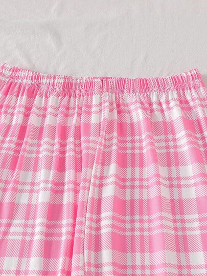 SHEIN طقم بيجامة مكون من ملابس علوية كم قصير مطبوع عليها حروف وبنطلون بنمط مربعات للمراهقات