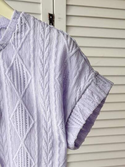 SHEIN تي شيرت بناتية كاجوال أنيقة مرصعة بالراين مزينة بزهور ثلاثية الأبعاد، بياقة دائرية وأكمام راجلان فضفاضة منسوجة بنسيج مموج