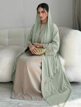 Yasmyna عباية نسائية أنيقة مطرزة بالزهور