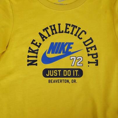 Nike قميص تي شيرت قصير الأكمام للأولاد، تي شيرت قصير بدون طوق مصنوع من الجيرسيه TNY2532019PS-001