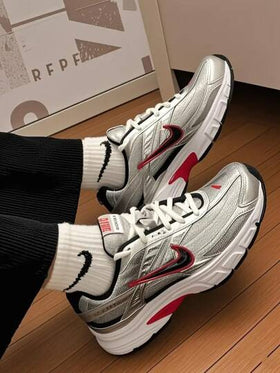 Nike حذاء نايكي إنيشياتور أنيق، يسمح بالتهوية، متين، منخفض الرقبة، مناسب للتنقلات اليومية في المدينة، للرجال، أسود/فضي