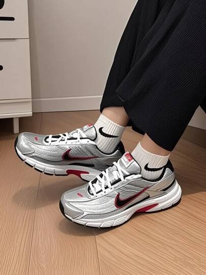 Nike حذاء نايكي إنيشياتور أنيق، يسمح بالتهوية، متين، منخفض الرقبة، مناسب للتنقلات اليومية في المدينة، للرجال، أسود/فضي