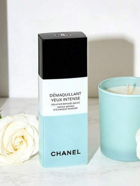 CHANEL منظف العين ثنائي الطور من شانيل هو منتج رعاية بشرة فاخر. إنه منتج فعال لإزالة مكياج العين والشفاه المقاوم للماء، بصيغة غير مهيجة ومرطبة.