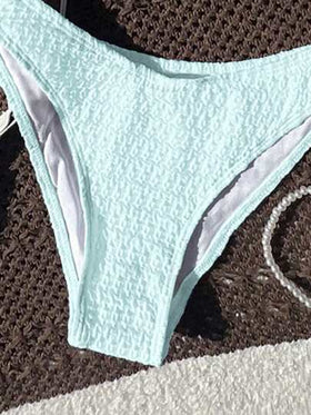 Swim Mod بكيني قطعتين بحزام رفيع وقطع عالي الجانب، لون أزرق فاتح، قماش فريد، لإجازة صيفية رائعة