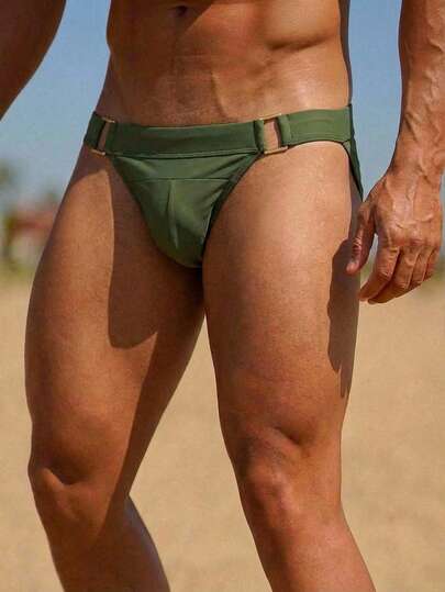 Manfinity Swimmode سروال سباحة مثلث بلون أحادي مع إبزيم معدني جذاب للرجال