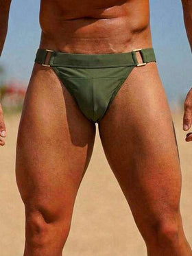 Manfinity Swimmode سروال سباحة مثلث بلون أحادي مع إبزيم معدني جذاب للرجال