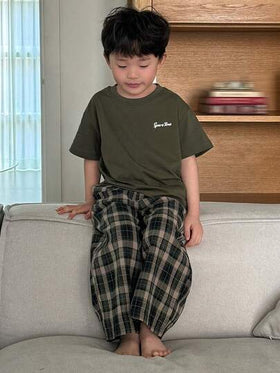 Dazy Kids طقم بيجاما للأولاد مكون من تي شيرت بأكمام قصيرة مطبوع عليه حروف وبنطال كشمير رمضان