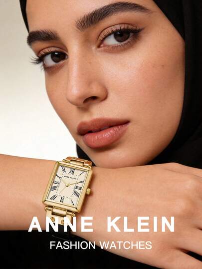 Anne Klein ساعة كوارتز بسوار جلد أسود للنساء، قرص نسيجي كريمي، حالة بلون ذهبي، أنيقة وعصرية، مناسبة كهدية للسيدات، AK/3752CRBK