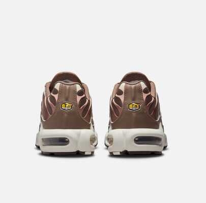 Nike حذاء جري للنساء من نايك مزود بوسادة هواء مرئية لامتصاص الصدمات والارتداد، حذاء رياضي مريح AIR MAX PLUS SE للياقة البدنية، أحذية رياضية كاجوال متعددة الاستخدامات بألوان رجعية، ضروري للأنشطة الخارجية DZ3671-200