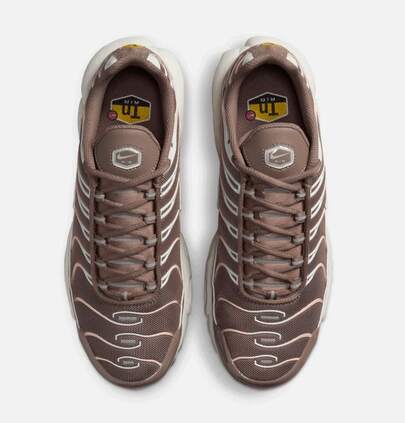 Nike حذاء جري للنساء من نايك مزود بوسادة هواء مرئية لامتصاص الصدمات والارتداد، حذاء رياضي مريح AIR MAX PLUS SE للياقة البدنية، أحذية رياضية كاجوال متعددة الاستخدامات بألوان رجعية، ضروري للأنشطة الخارجية DZ3671-200