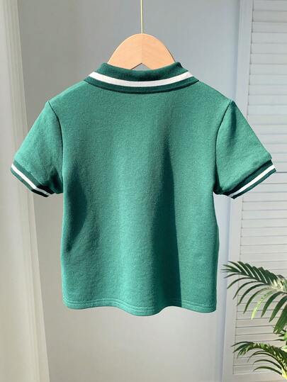 SHEIN قميص بولو بأكمام قصيرة مطبوع بتصميم كولدج مناسب للأولاد الصغار، مناسب للارتداء اليومي، المدرسة، الخروجات، الرياضة، الربيع/الصيف