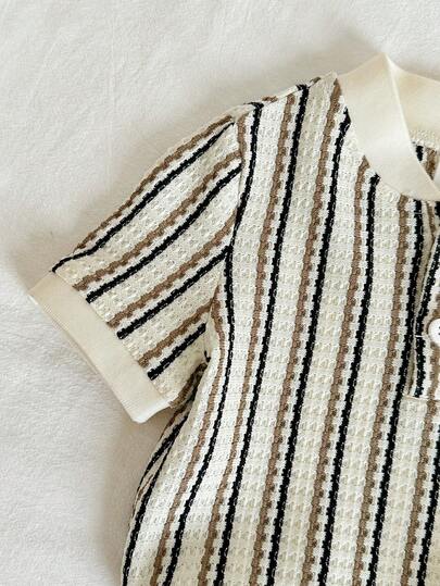 SHEIN مجموعة قميص بولو وشورت كاجوال مطبوعة بنمط جرافيك لطيف للأطفال الصيف، مناسبة لحفلة عيد الميلاد، الحفلات المسائية، الحفلات، حفلة الاستقبال، حفلة استقبال المولود، المعمودية، احتفال عيد الميلاد الأول، ضيف الزفاف، ملابس حفلة استقبال المولود والمعمودية، ق