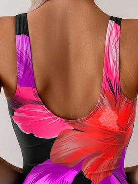 Swim Basics بدلة سباحة أنيقة للنساء بطبعة زهور كبيرة متعددة الألوان، رقبة دائرية وساق طويلة، مناسبة للصيف