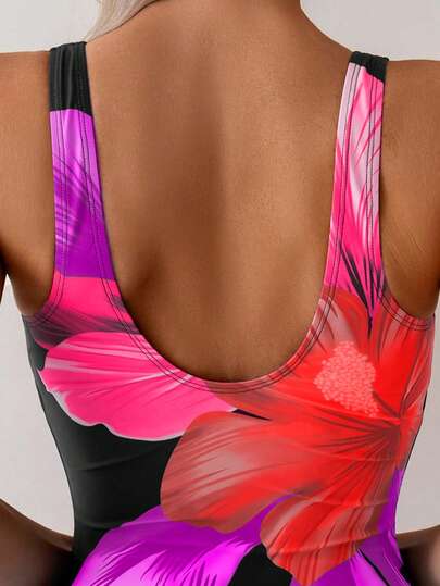 Swim Basics بدلة سباحة أنيقة للنساء بطبعة زهور كبيرة متعددة الألوان، رقبة دائرية وساق طويلة، مناسبة للصيف
