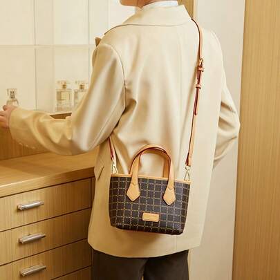 حقيبة تسوق مطبوعة من علامة تجارية جديدة لعام 2025، حقيبة يد رجعية، حقيبة كتف للنساء، سعة كبيرة، حقيبة مريحة وعصرية للتنقل