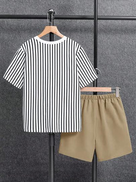SHEIN مجموعة قصيرة بأكمام قصيرة مخططة للأولاد المراهقين 2 قطعة، طراز شارع بانك روك بريبي للارتداء اليومي، الحفلات، مهرجانات الموسيقى، مناسبة للربيع/الصيف