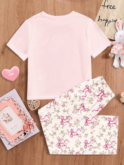 SHEIN طقم ملابس علوية وبنطلون منزلي للبنات الصغيرات، بطبعات زهور وفيونكة، رقبة دائرية وأكمام قصيرة، مناسب للربيع والصيف للاستخدام المنزلي والخارجي والأوقات الحرة والعطلات، بتصميم مريح وسهل