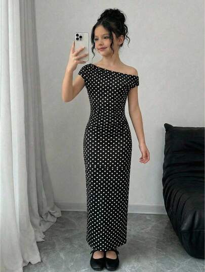 SHEIN Firerie Kids فستان كنزة ماكسي مناسب للحفلات والعودة إلى المدرسة والتجمعات والخروج، بتصميم أنيق غير متماثل للكتف مع طيات في الخصر، بطبعة نقاط فرنسية عتيقة بلون أبيض وأسود