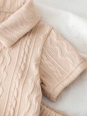 SHEIN Vintaside Kids ملابس أطفال حديثي الولادة إلى عام واحد، بلوزة كم قصير وشورت بلون المشمش، قماش ذو ملمس مناسب لارتداء الأطفال في الصيف، يضيف ملمسًا وجودة إلى الملابس