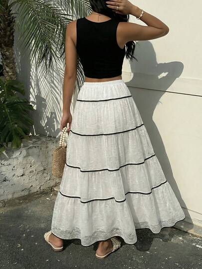 Franclia تنورة بيضاء طويلة بتريم ذو لون متباين عصرية للنساء
