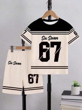 SHEIN Coolqubz مجموعة قميص وشورت كاجوال للأولاد بتصميم عصري وشخصي، بطباعة أرقام 67 وخطوط باللونين الأسود والبيج، قطعتان مريحة للارتداء اليومي مناسبة للربيع والصيف والخريف