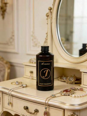 زجاجة واحدة اغمر نفسك في عطر لطيف وطويل الأمد، وحول منزلك إلى ملاذ أنيق. يمكن لسائل العطر الفاخر الخاص بنا أن يُشرب كل مساحة بالهدوء والأناقة، ويرفع من حياتك اليومية بفخامة لطيفة. ديكور المنزل، ديكور غرفة المعيشة، هدايا للأصدقاء، هدايا للأصدقاء الإناث.